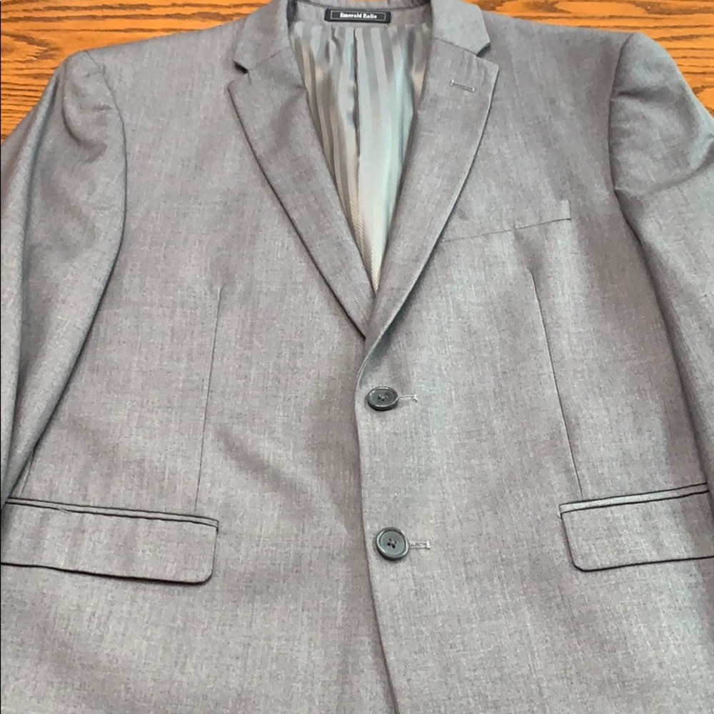 Emerald Zalio men’s silver suit